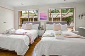 3 bedrooms, desk, iron/ironing board, travel crib