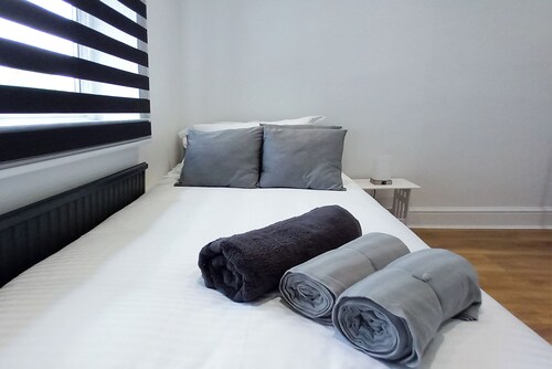 10%-30%Discount|4BrHs|London|Sleeps7|Free Parking|SuperKingBeds|En-Suite|