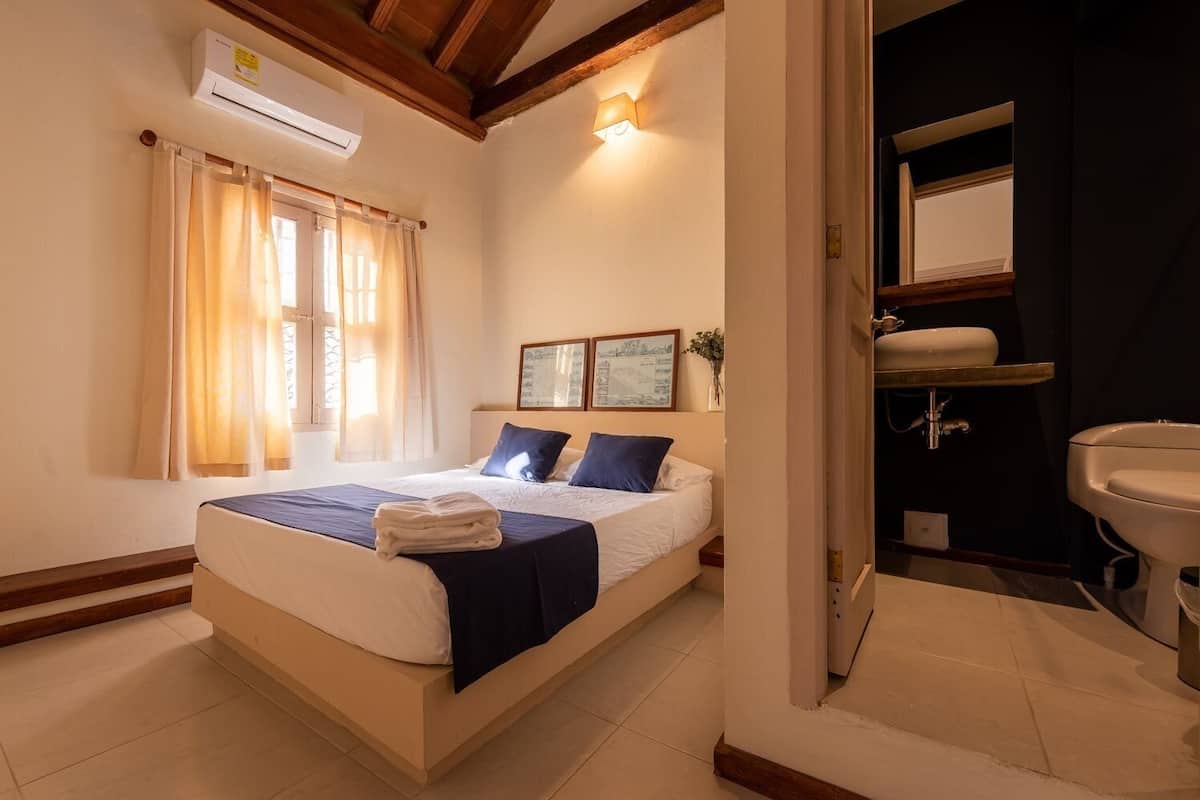 Double Room | Free WiFi, bed sheets