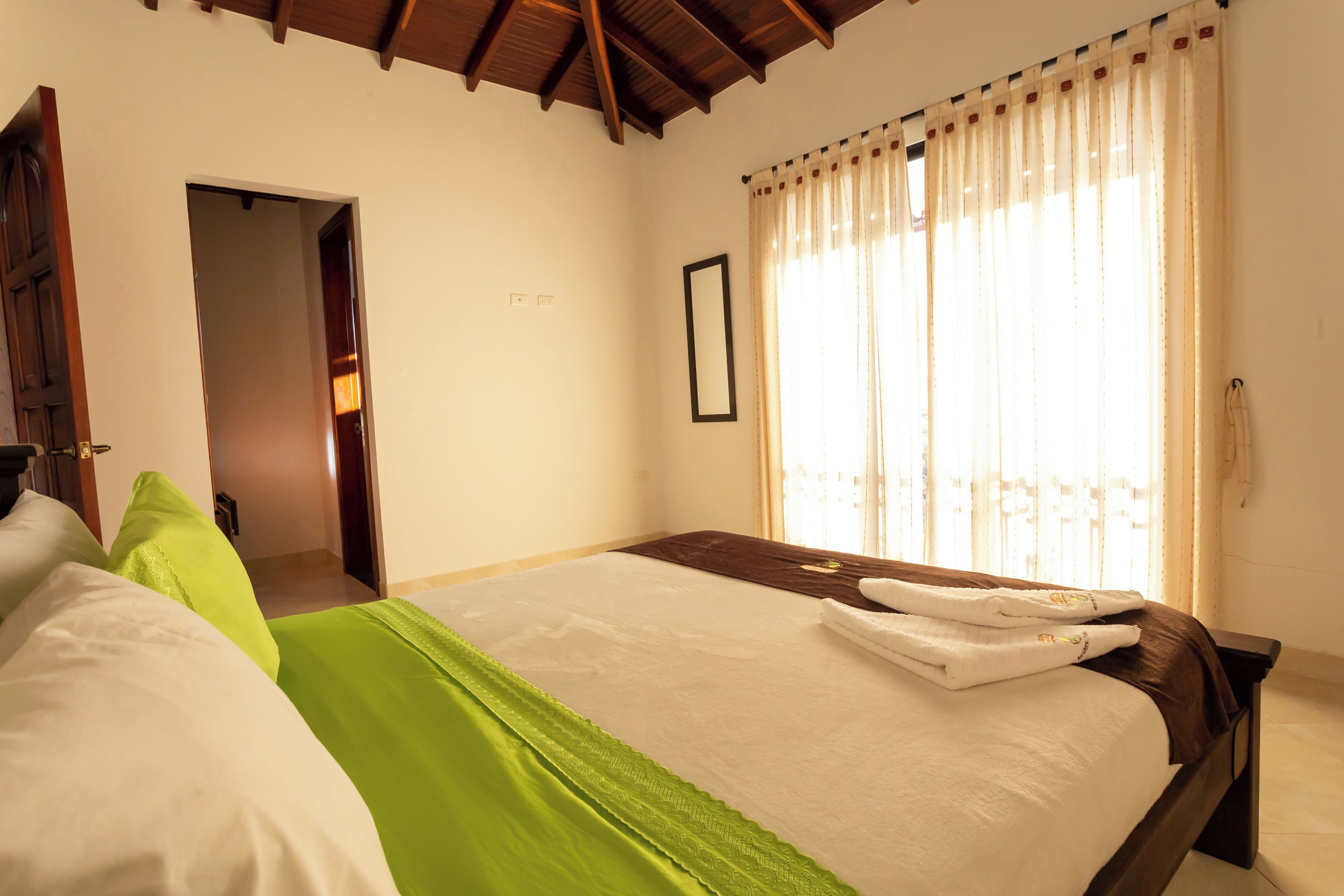 3 habitaciones, cuna de viaje, wifi gratis y ropa de cama 