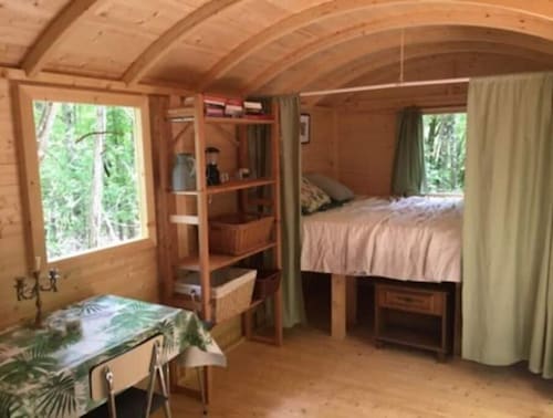 Shepherds hut in a green setting near Guèdelon