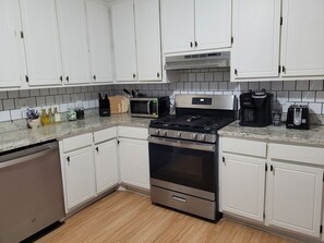 微波炉、烤箱、炉灶、洗碗机