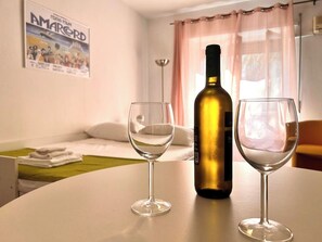 1 bedroom, travel cot, free WiFi, bed sheets