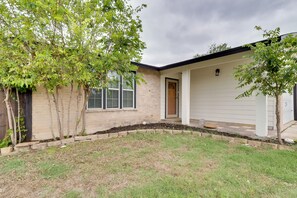 Exterior - Round Rock Home with Large Yard: 20 Mi to Austin! (Round Rock)