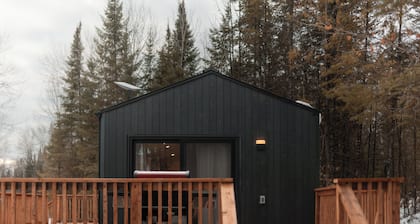 Romantic Retreat with Hot tub Nestled in Nature - Nature Trail Access