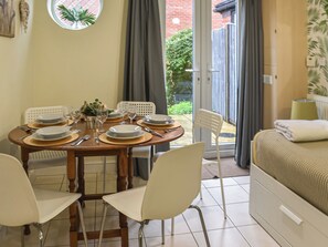 3 bedrooms, free WiFi, bed sheets