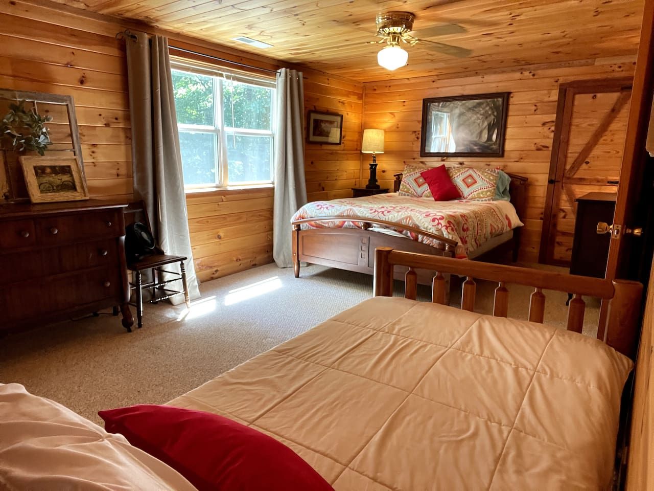3 bedrooms, iron/ironing board, travel crib, WiFi (free)