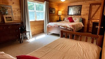 3 bedrooms, iron/ironing board, travel crib, WiFi (free)