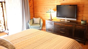 3 bedrooms, desk, iron/ironing board, travel crib