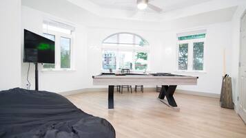 3 bedrooms, desk, iron/ironing board, WiFi