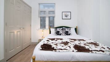 4 bedrooms, desk, iron/ironing board, WiFi