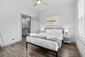 1 habitación, escritorio, tabla de planchar con plancha y wifi
