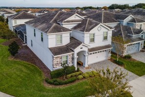 Exterior - Family 9BR House w/ Pool, Theater & Game Room (Davenport)