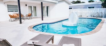 Lux Family Oasis with Heated Private Pool, King Bed & HD TVs