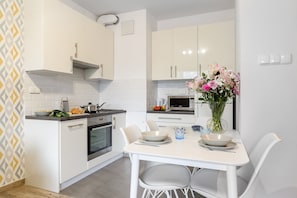Fridge, microwave, oven, stovetop - Wola Siedmiogrodzka III (Warsaw)