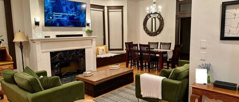 Smart-TV, peis og bøker