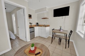 Studiosviitti | Ruokasali