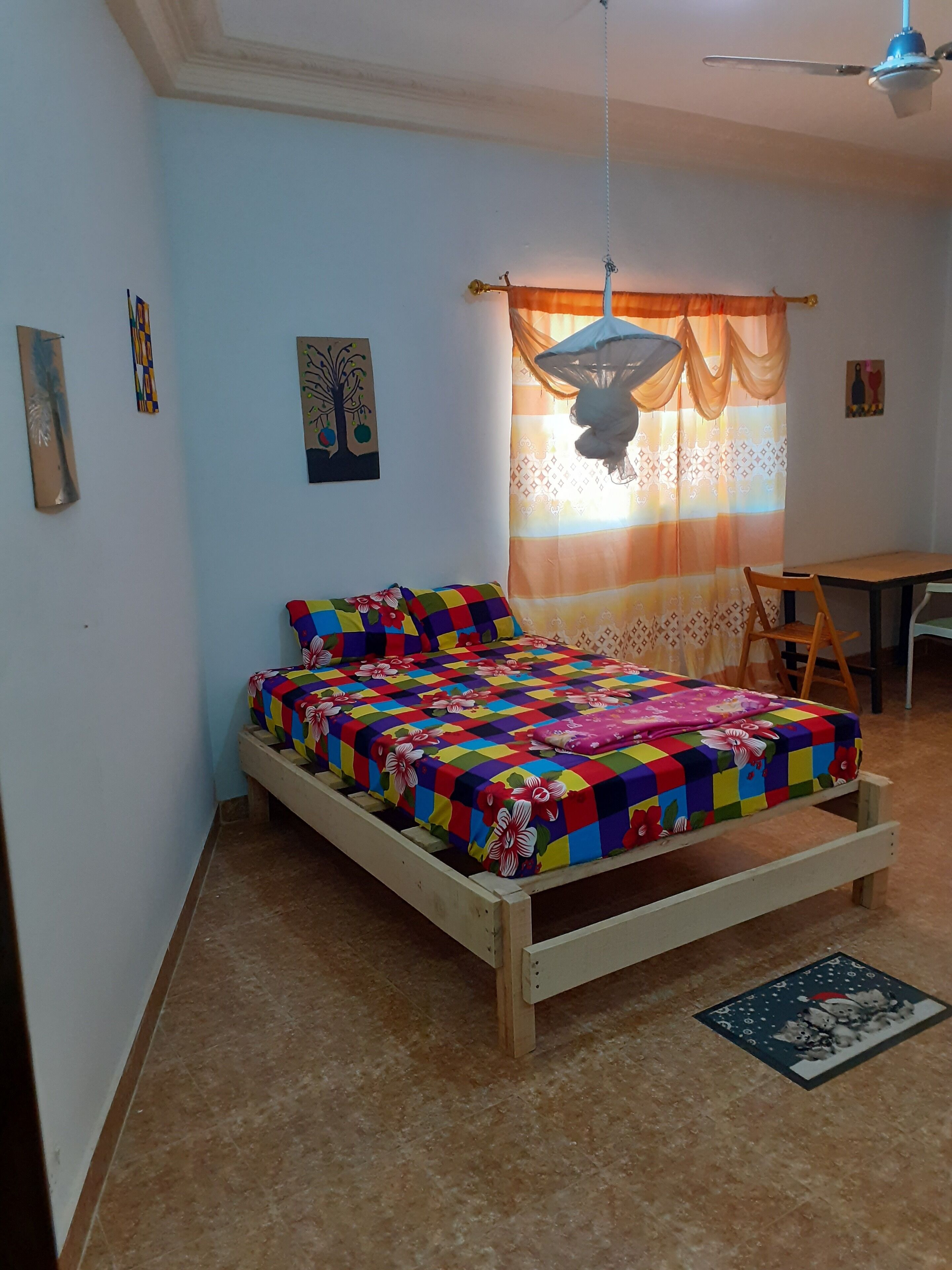 3 chambres, fer et planche à repasser, Wi-Fi, draps fournis