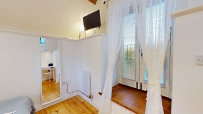 1 soverom, skrivebord, strykejern/-brett og wi-fi