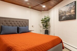 1 bedroom, iron/ironing board, free WiFi, bed sheets - Logger Creek Walkout~ Waterfront Getaway (Boise)