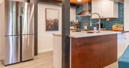 Logger Creek Walkout~ Waterfront Getaway