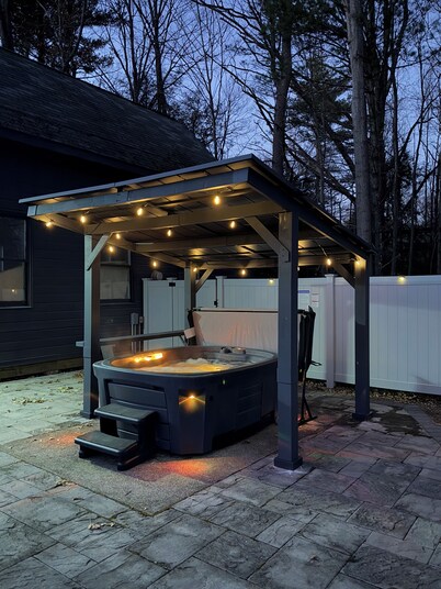 Charming rustic home in the Hudson Valley. New Hot Tub! Close to Hunter/Windham