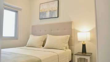 Departamento superior | Caja de seguridad en la habitación, escritorio y cortinas blackout