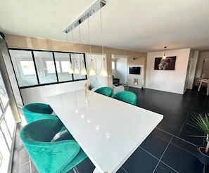 Dining - L' Elegant (Douvaine)