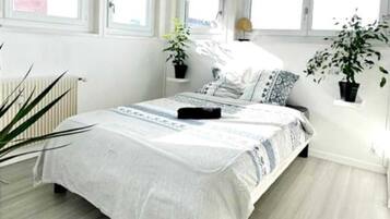 3 bedrooms, iron/ironing board, free WiFi, wheelchair access