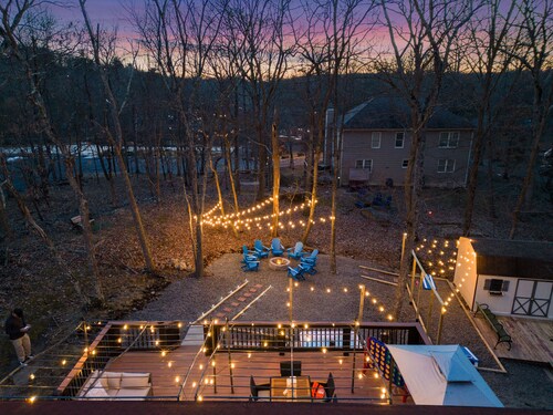 Walk to Beach HotTub FirePit Game room Lake View