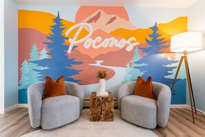 Interior - Walk to Beach HotTub FirePit Game room Lake View (East Stroudsburg)