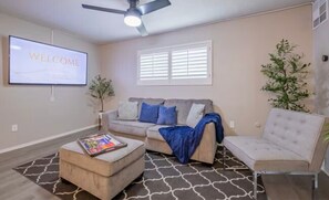 Living area - Beautiful Contemporary Suite #09 (Lawton)