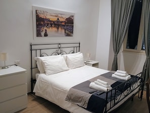 Kamar Triple | Seprai katun Mesir, seprai premium, selimut bulu angsa, dan minibar