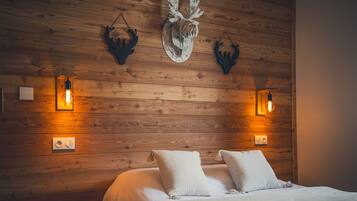 4 chambres, bureau, fer et planche Ă repasser, lit parapluie