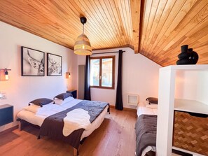 4 Schlafzimmer, Schreibtisch, Bügeleisen/Bügelbrett, Reisekinderbett