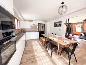 雪櫃、微波爐、焗爐、爐具