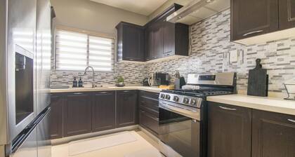 LnD Villa! Lovely gated community, 24 hrs security, amazing view, and pool