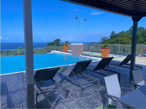 LnD Villa! Lovely gated community, 24 hrs security, amazing view, and pool 