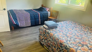 3 bedrooms, in-room safe, bed sheets