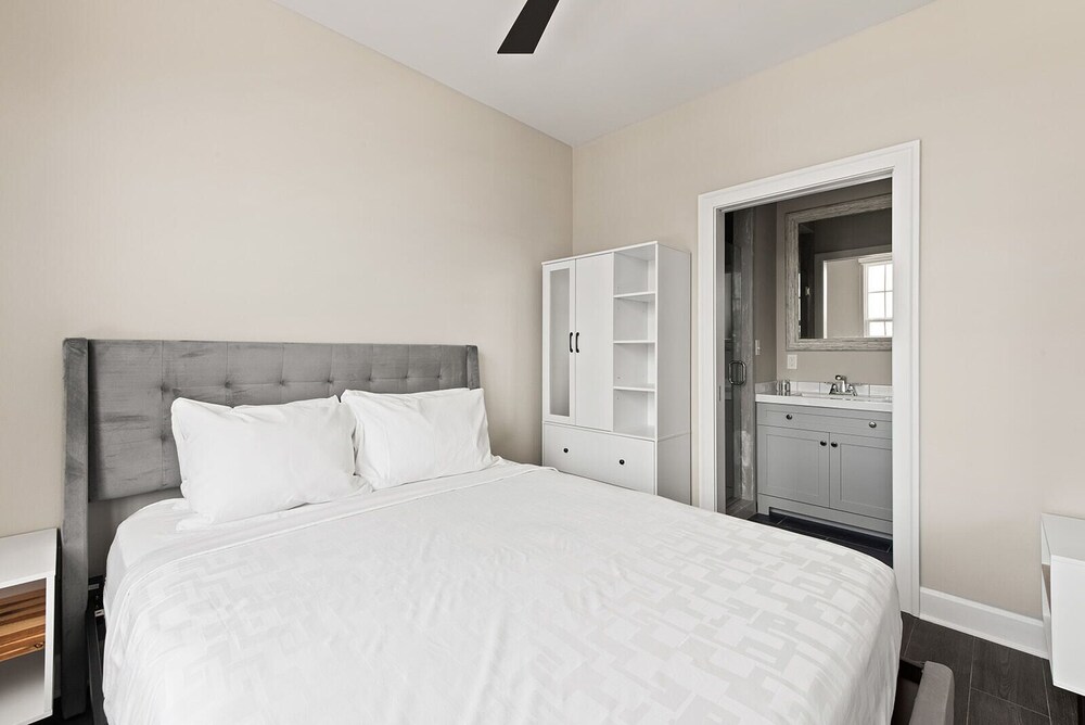 Holy Angels Bywater Hotel and Apartments with Pool New Orleans New