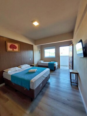 Habitación triple superior | Ropa de cama hipoalergénica y wifi gratis 