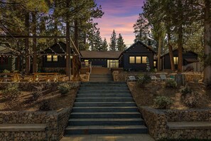 Terrace/patio - Lakefront Winter View Stunner + Firepit+ Games (Big Bear Lake)