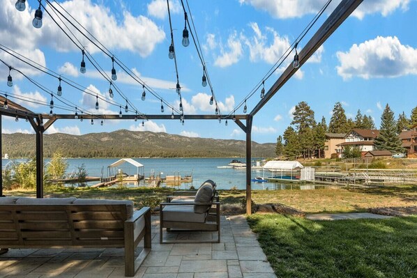 Property grounds - Lakefront Winter View Stunner + Firepit+ Games (Big Bear Lake)