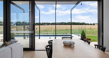 Curlewis Farm - Picturesque landscape with Swimming Pool.
