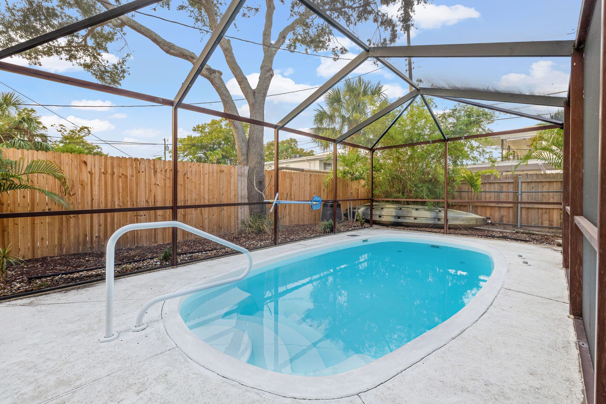 Location! Minutes from downtown St Pete, MCM Pool Home Walk to Everything