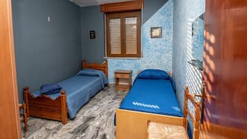 2 bedrooms, desk, iron/ironing board, WiFi