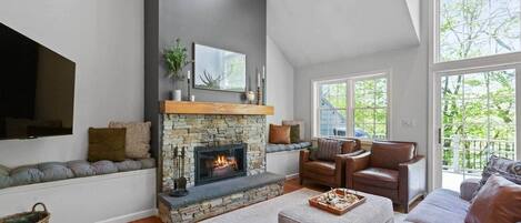 Smart TV, fireplace