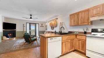 Dishwasher, toaster, blender, spices