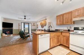 Dishwasher, toaster, blender, spices