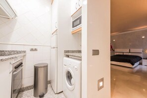 Interior - Descubre la esencia del lujo y la comodidad en este espectacular apartamento. (Madrid)
